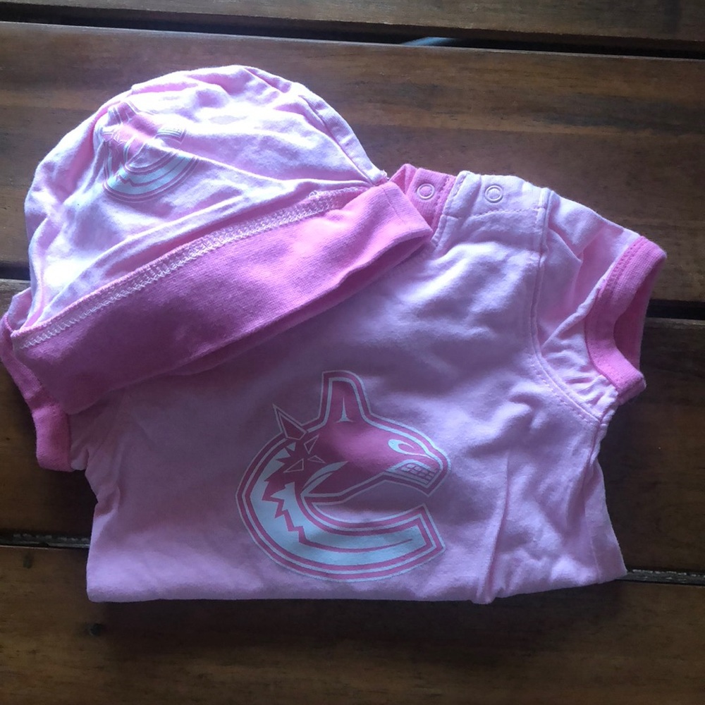0-6 month Vancouver Canucks baby onesie and hat